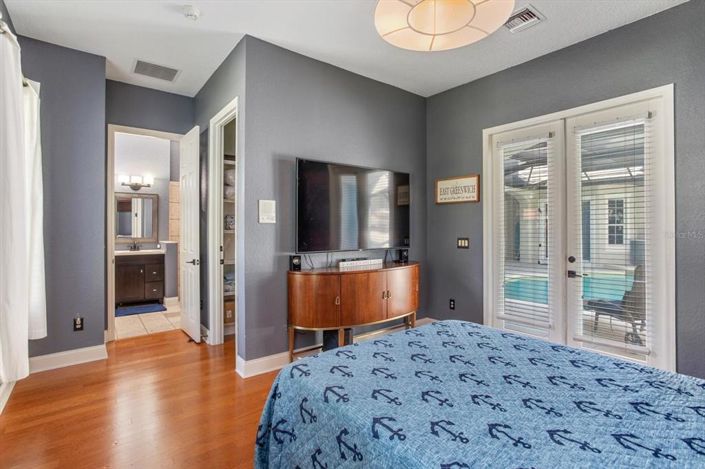 Image No.27-6 Bed Property for sale