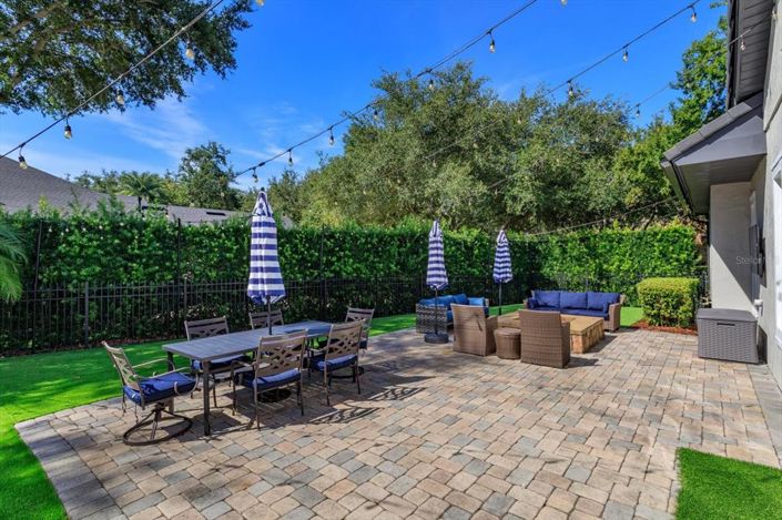 Image No.42-6 Bed Property for sale