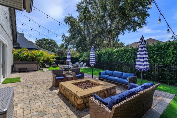 Image No.44-6 Bed Property for sale