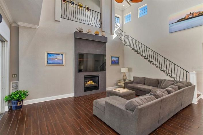 Image No.8-6 Bed Property for sale