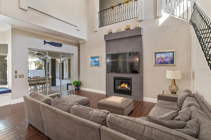 Image No.9-6 Bed Property for sale