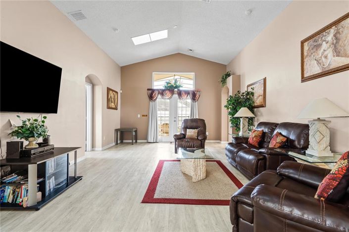 Image No.12-5 Bed Property for sale