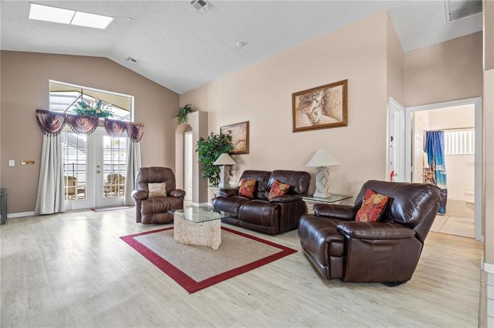 Image No.13-5 Bed Property for sale