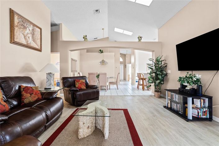 Image No.14-5 Bed Property for sale