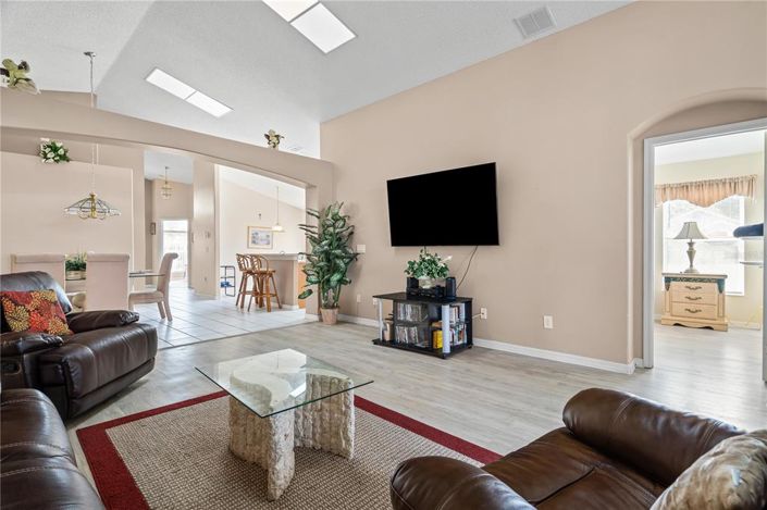 Image No.15-5 Bed Property for sale