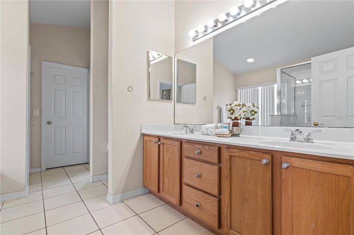 Image No.19-5 Bed Property for sale