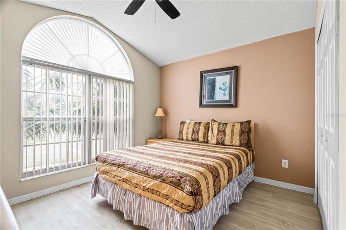 Image No.22-5 Bed Property for sale