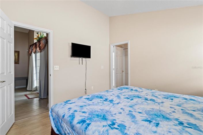 Image No.26-5 Bed Property for sale