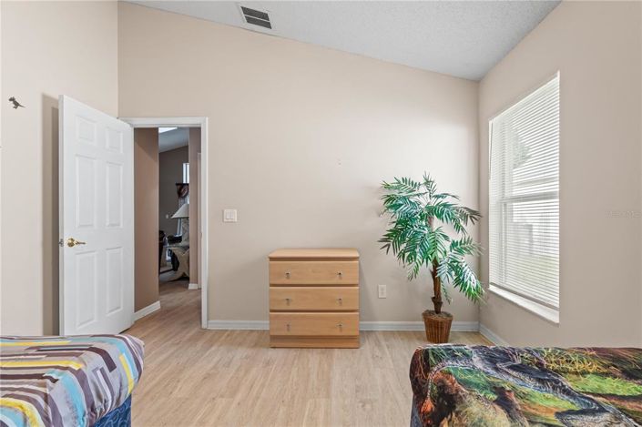 Image No.28-5 Bed Property for sale