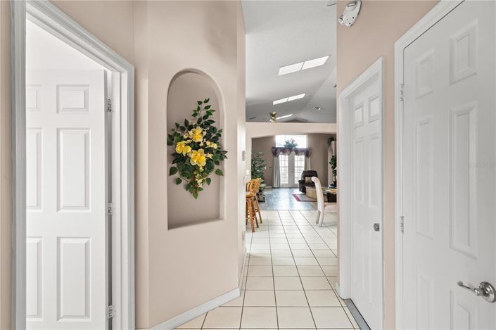 Image No.5-5 Bed Property for sale