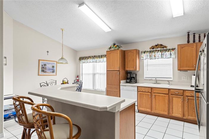 Image No.8-5 Bed Property for sale