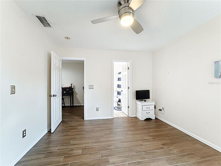 Image No.37-5 Bed Property for sale