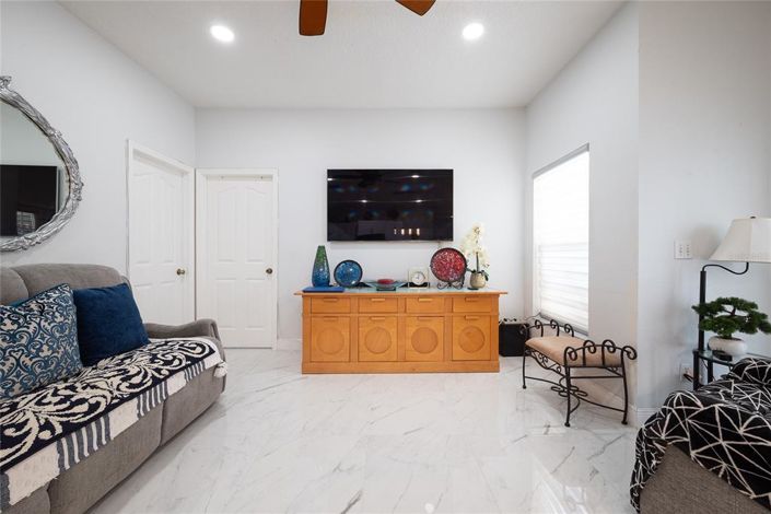 Image No.11-3 Bed Property for sale