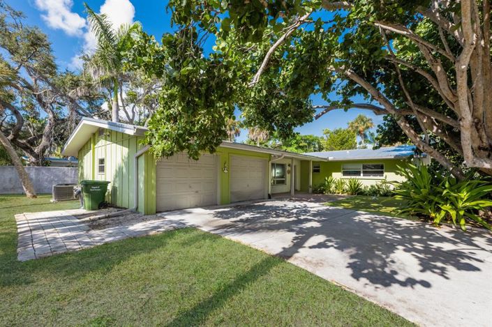 Image No.10-3 Bed Property for sale