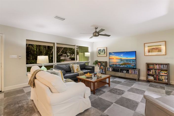 Image No.33-3 Bed Property for sale