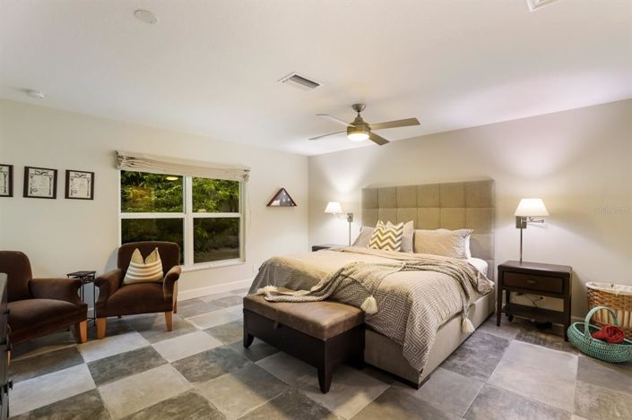 Image No.51-3 Bed Property for sale