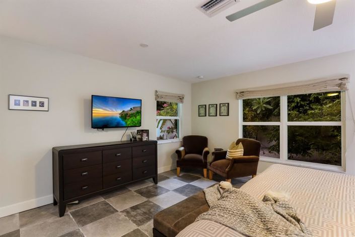 Image No.52-3 Bed Property for sale