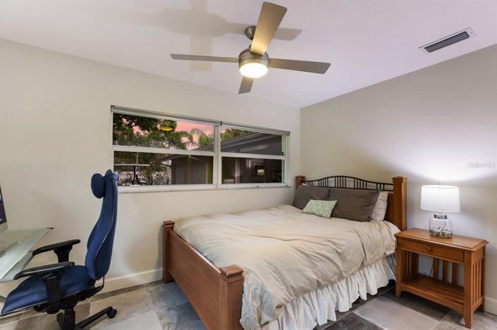 Image No.55-3 Bed Property for sale