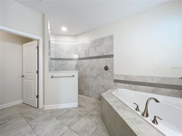 Image No.30-4 Bed Property for sale