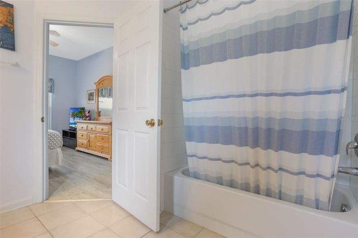 Image No.28-4 Bed Property for sale