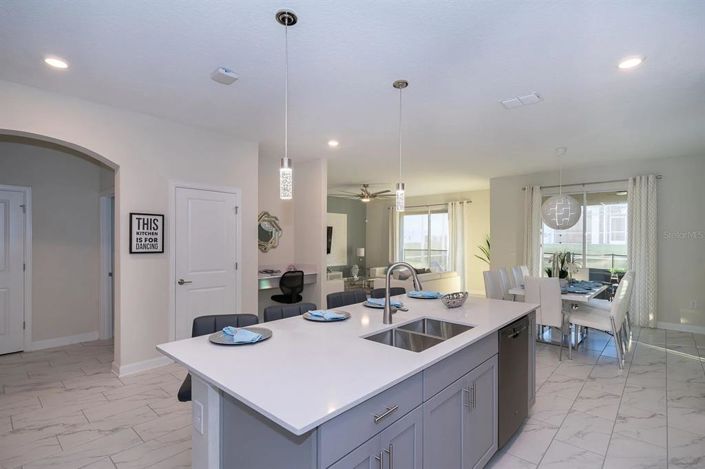 Image No.5-6 Bed Property for sale