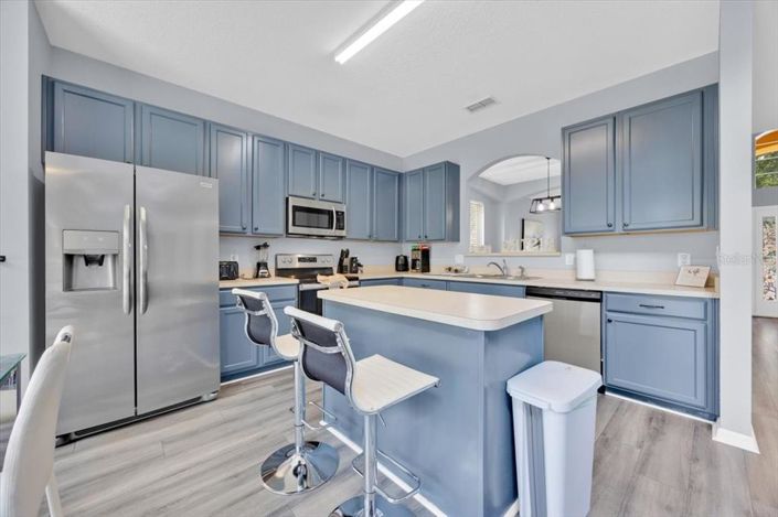 Image No.10-6 Bed Property for sale