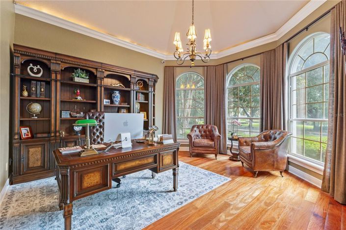 Image No.11-5 Bed Property for sale