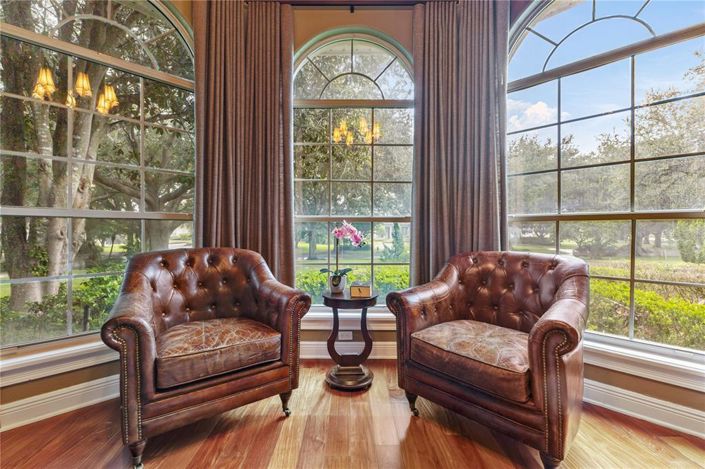 Image No.12-5 Bed Property for sale