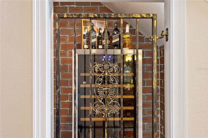 Image No.15-5 Bed Property for sale