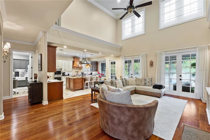 Image No.17-5 Bed Property for sale