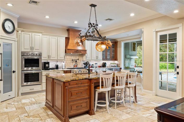 Image No.20-5 Bed Property for sale