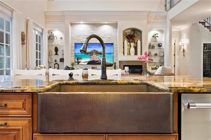 Image No.24-5 Bed Property for sale