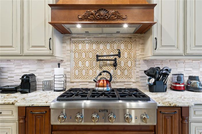 Image No.27-5 Bed Property for sale