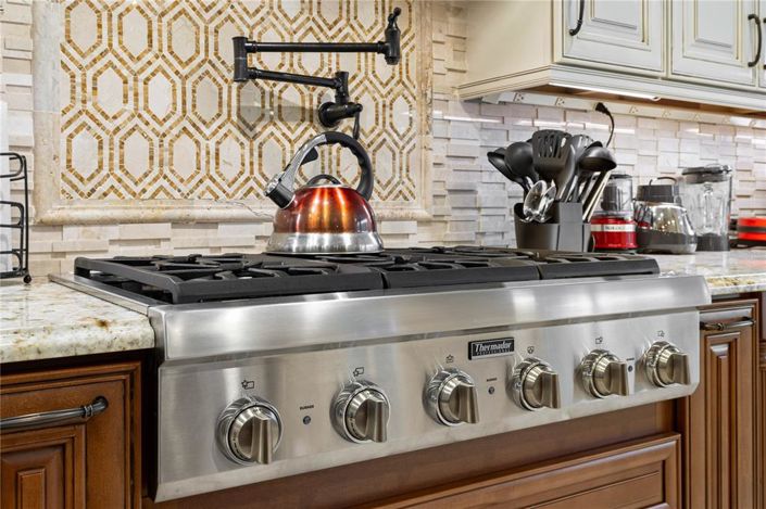 Image No.28-5 Bed Property for sale