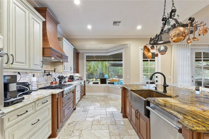 Image No.32-5 Bed Property for sale