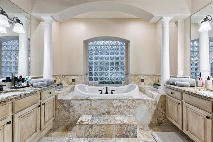 Image No.39-5 Bed Property for sale