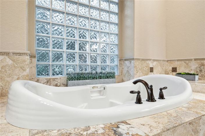 Image No.41-5 Bed Property for sale