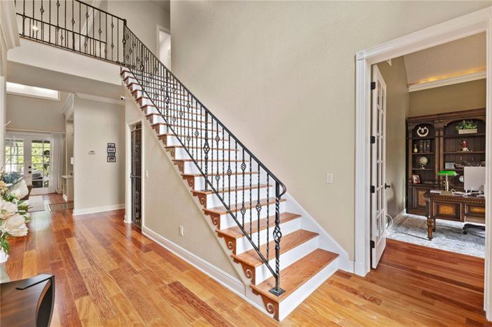 Image No.6-5 Bed Property for sale