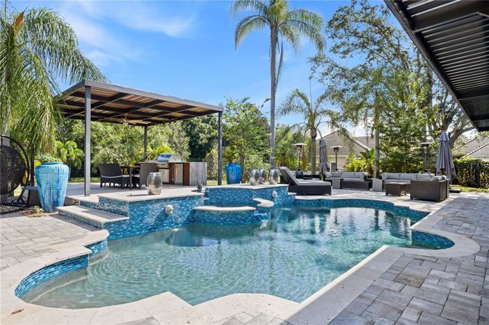 Image No.65-5 Bed Property for sale