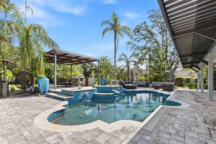 Image No.66-5 Bed Property for sale