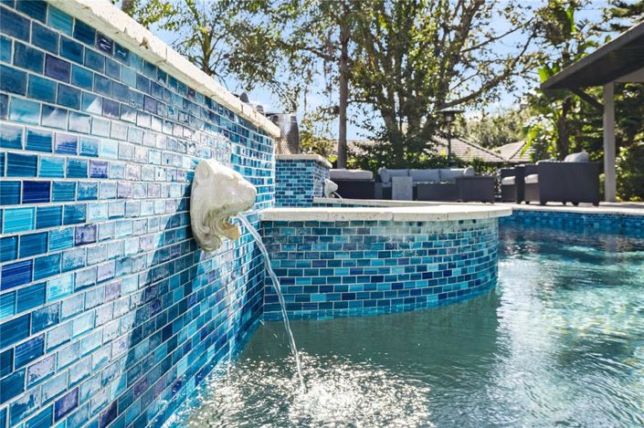 Image No.69-5 Bed Property for sale