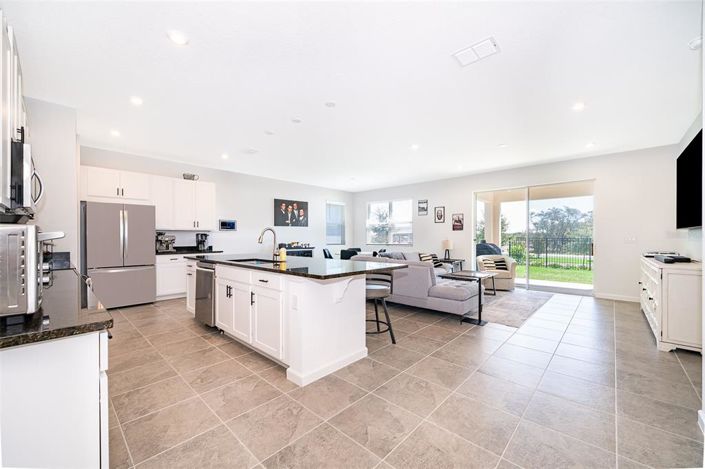 Image No.10-3 Bed Property for sale