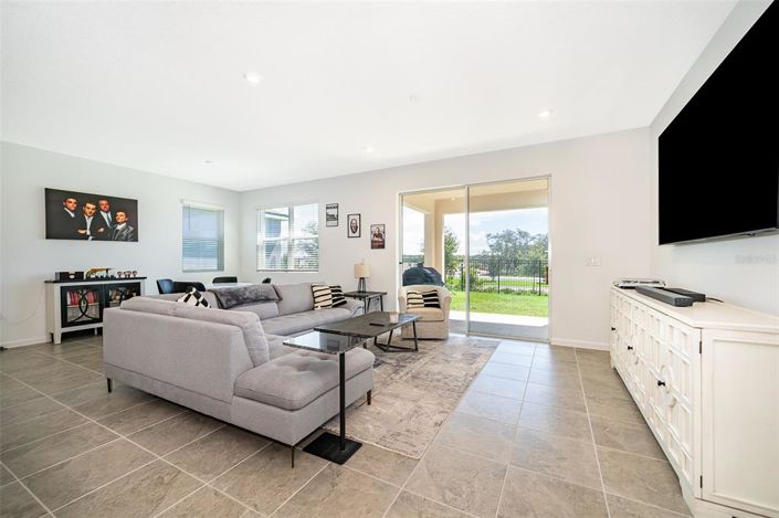 Image No.12-3 Bed Property for sale