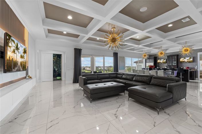 Image No.27-11 Bed Property for sale