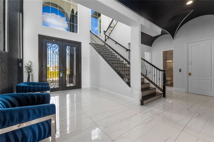 Image No.3-11 Bed Property for sale