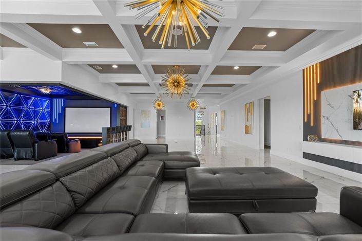 Image No.35-11 Bed Property for sale