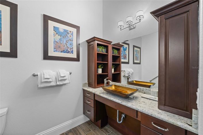 Image No.64-11 Bed Property for sale