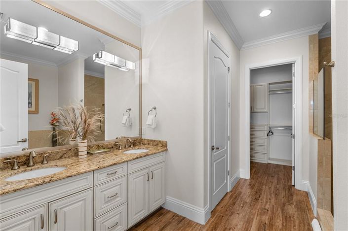 Image No.68-11 Bed Property for sale