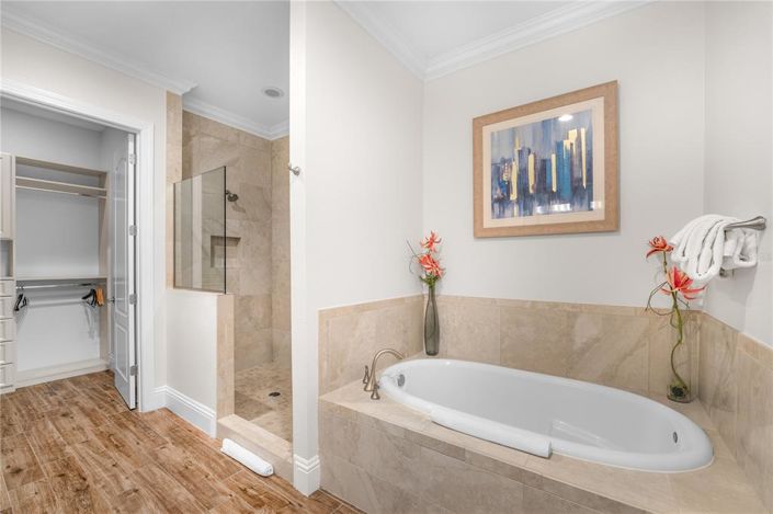 Image No.69-11 Bed Property for sale