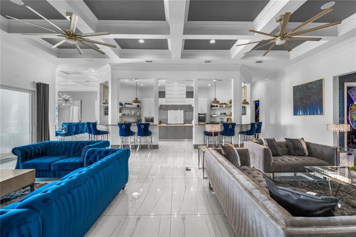 Image No.7-11 Bed Property for sale